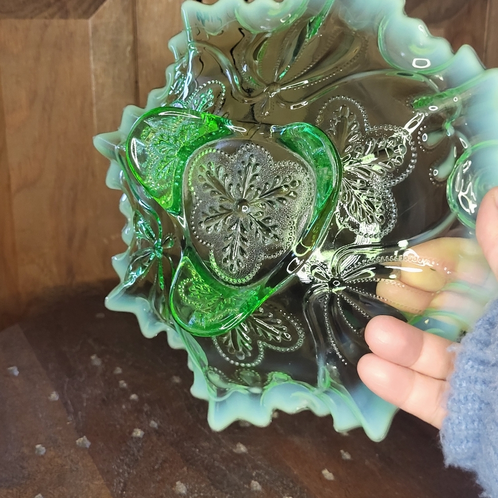 Antuque Green Glass Bowl - Picture 7 of 13
